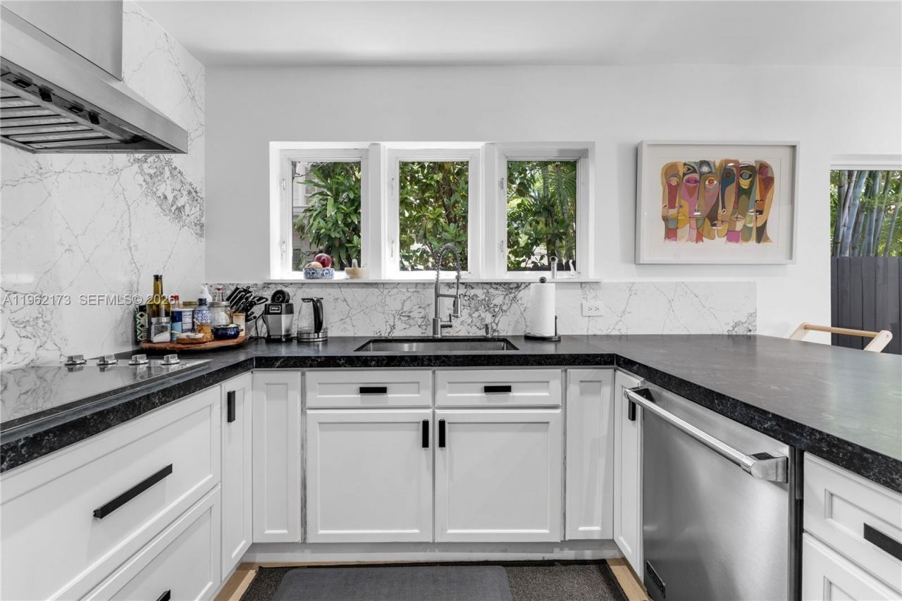 1826 Fairhaven Pl, Miami, FL 33133 Photo