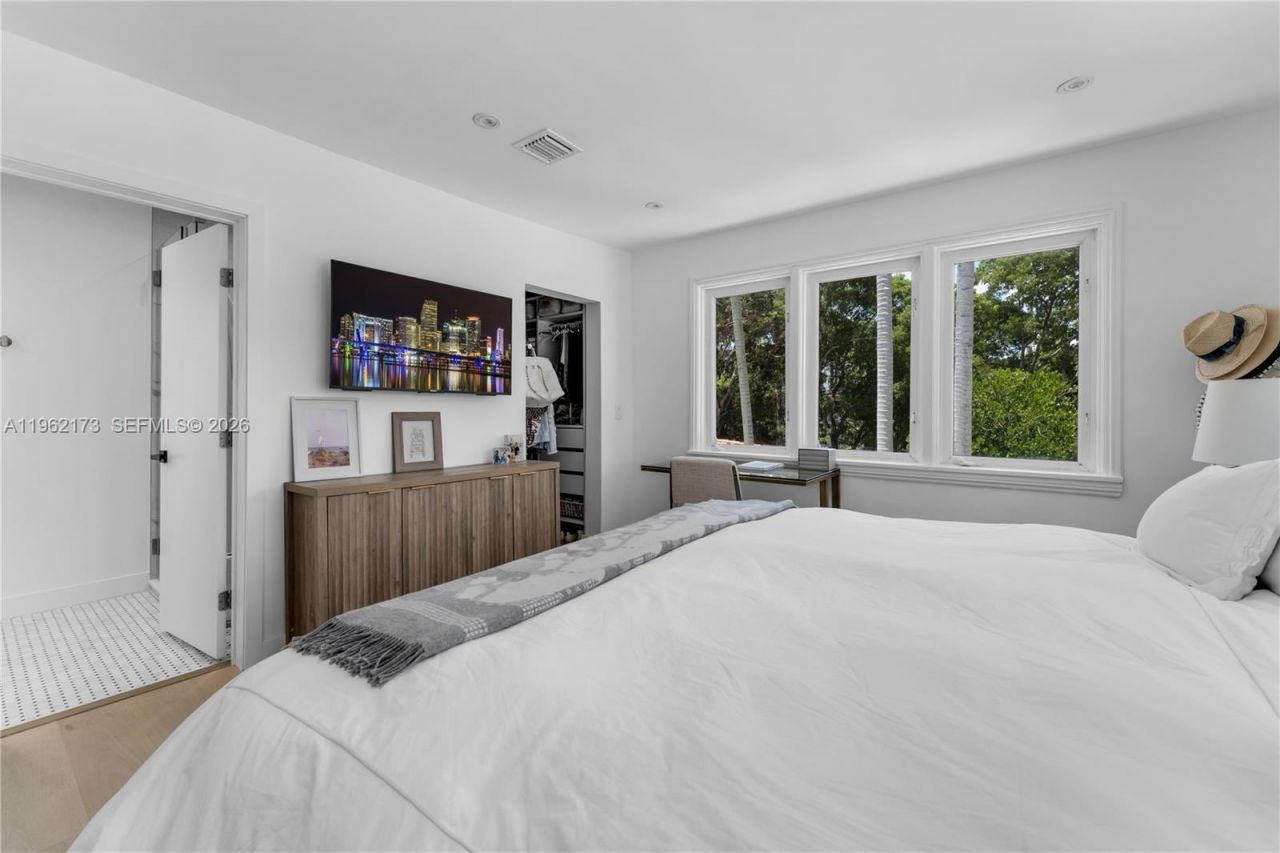 1826 Fairhaven Pl, Miami, FL 33133 Photo