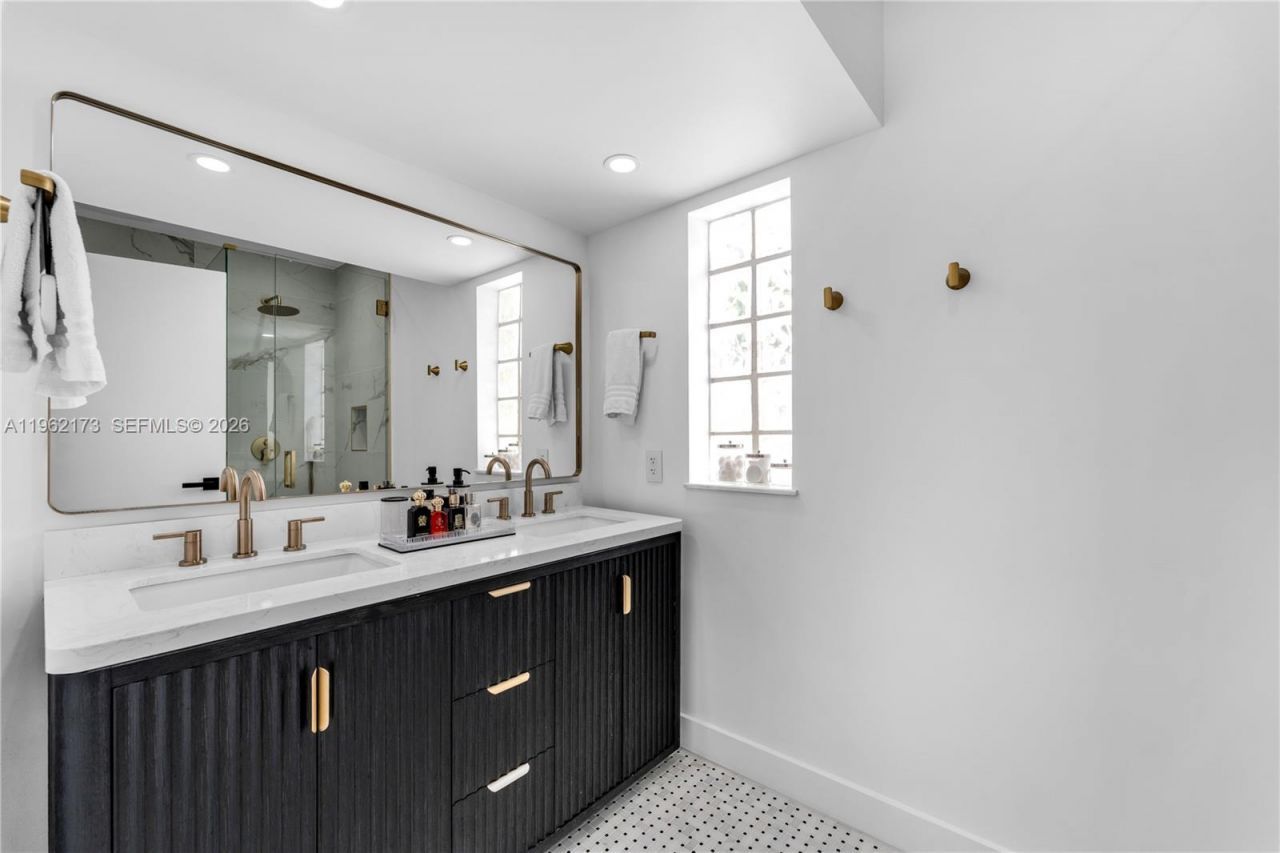 1826 Fairhaven Pl, Miami, FL 33133 Photo