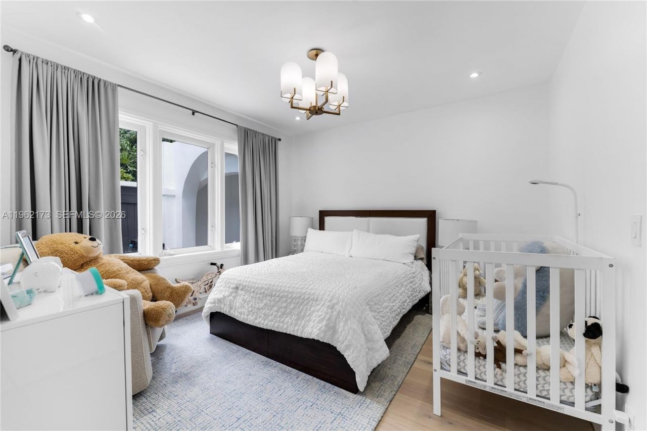 1826 Fairhaven Pl, Miami, FL 33133 Photo