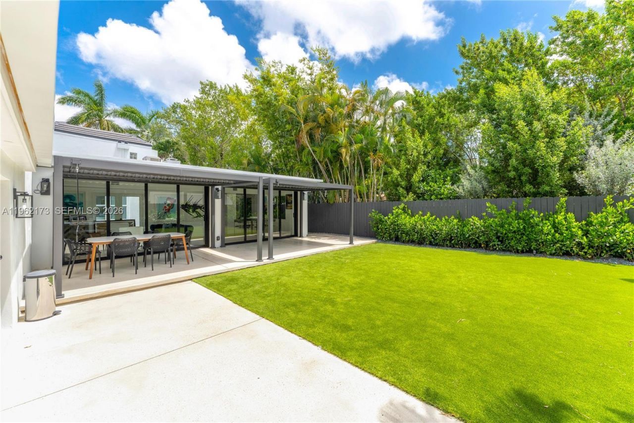 1826 Fairhaven Pl, Miami, FL 33133 Photo