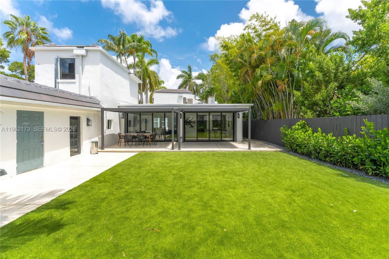 1826 Fairhaven Pl, Miami, FL 33133 Photo