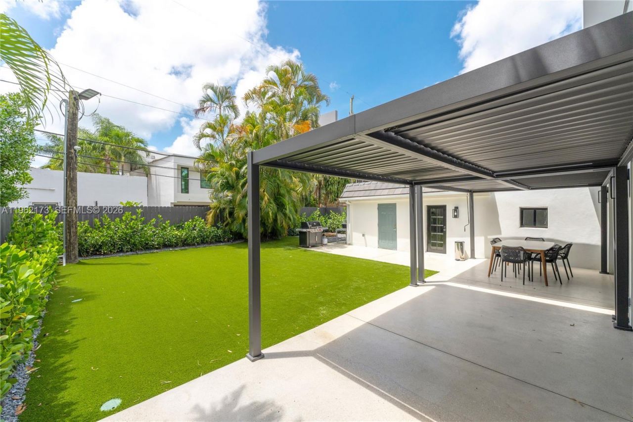 1826 Fairhaven Pl, Miami, FL 33133 Photo