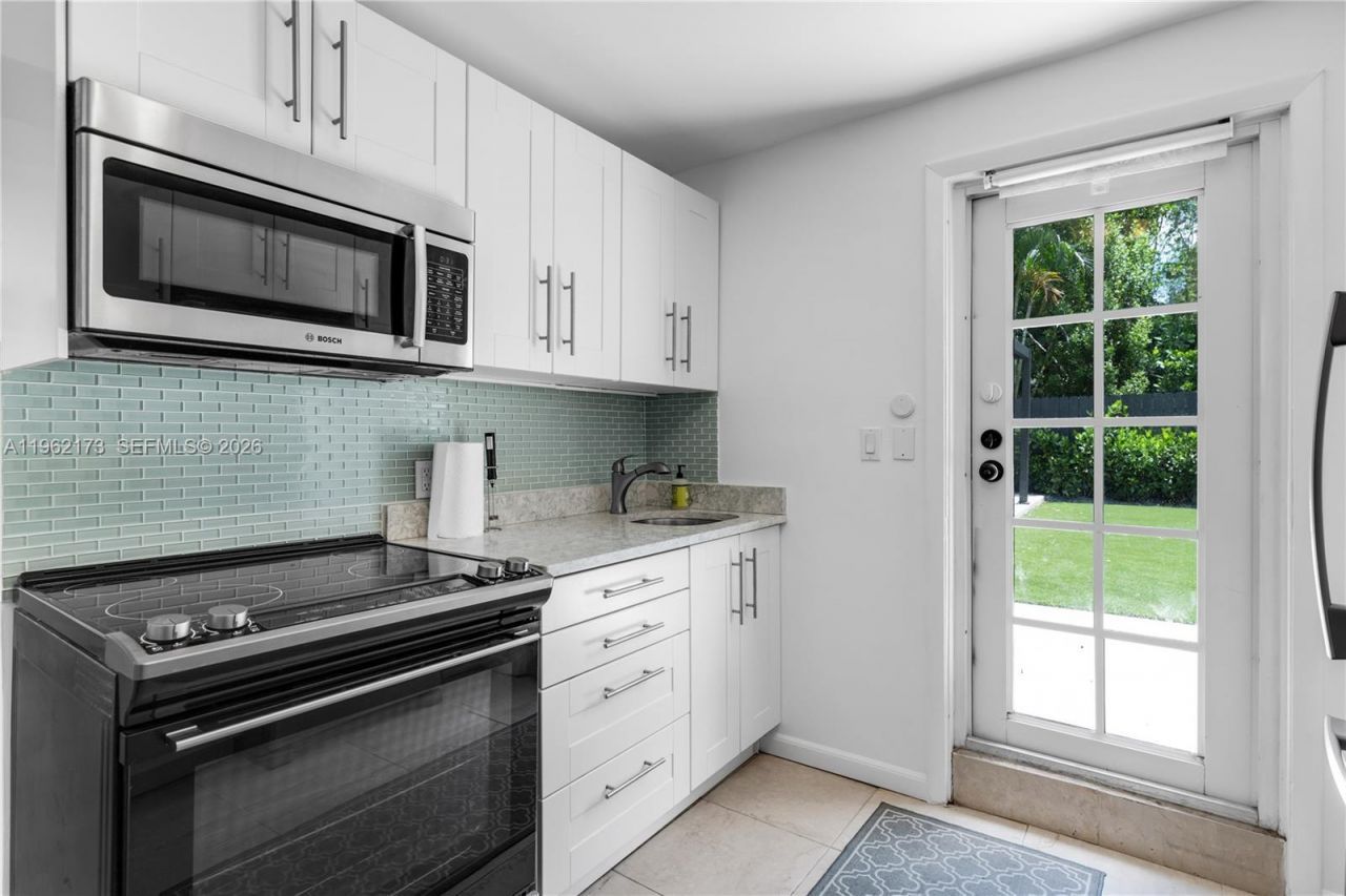 1826 Fairhaven Pl, Miami, FL 33133 Photo