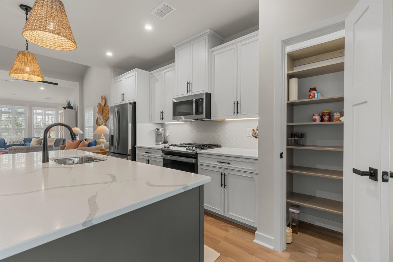 2519 Elowen Ln. Photo 6