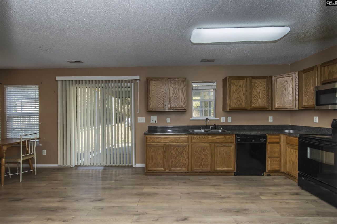 392 Eagle Pointe Drive  Photo 11