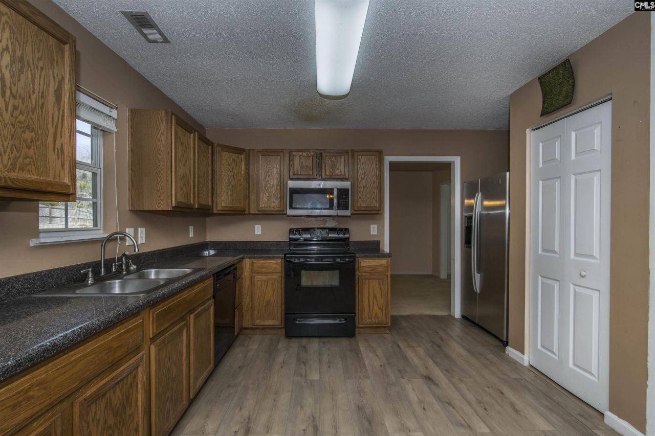 392 Eagle Pointe Drive  Photo 13