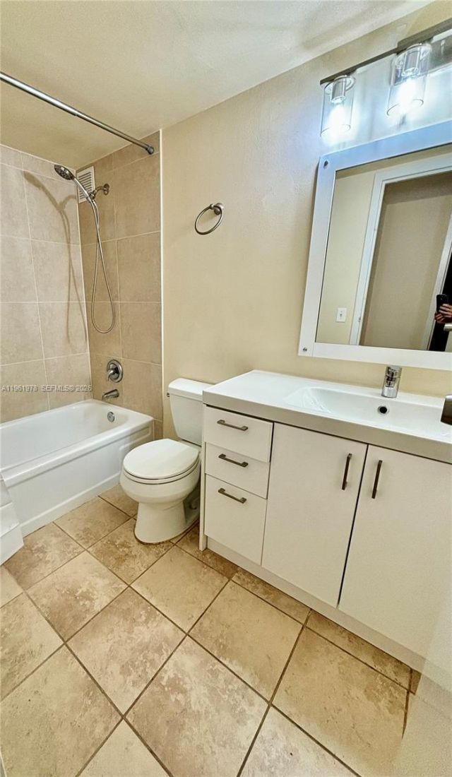 2001 Atlantic Shores Blvd, Unit 409, Hallandale Beach, FL 33009 Photo