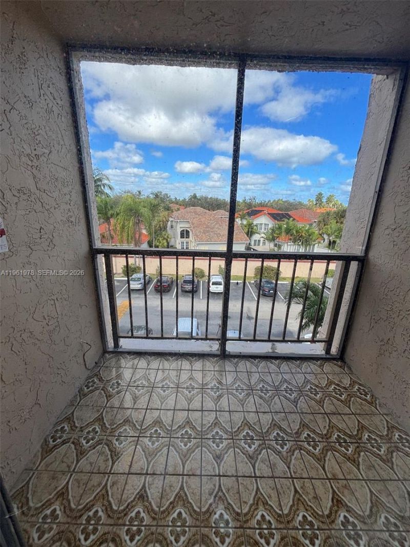 2001 Atlantic Shores Blvd, Unit 409, Hallandale Beach, FL 33009 Photo