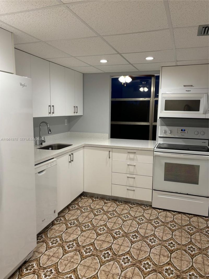 2001 Atlantic Shores Blvd, Unit 409, Hallandale Beach, FL 33009 Photo