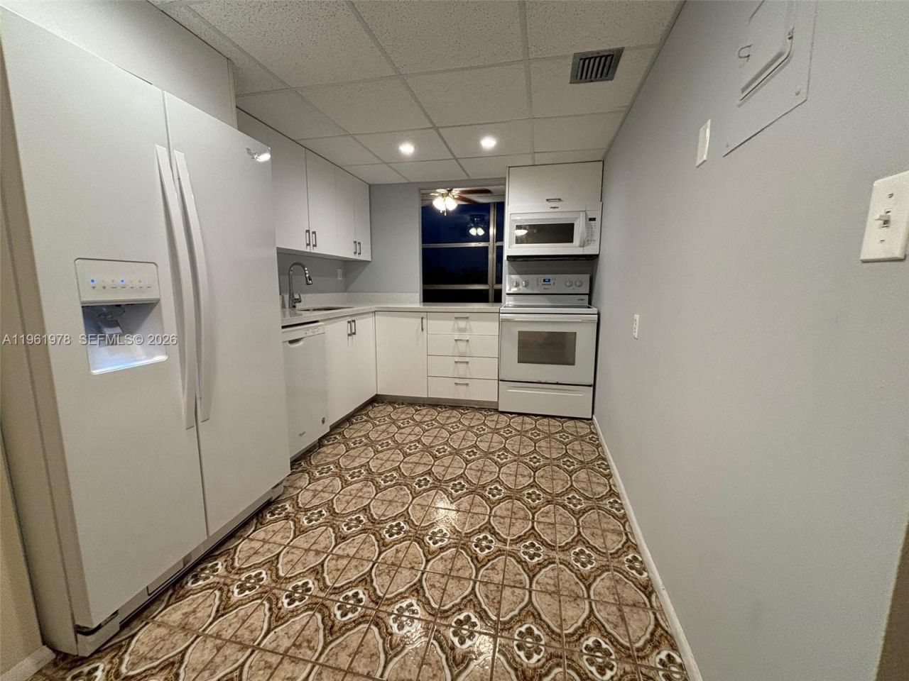 2001 Atlantic Shores Blvd, Unit 409, Hallandale Beach, FL 33009 Photo