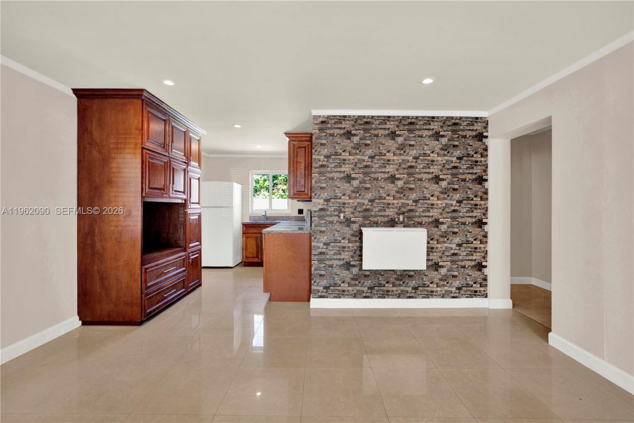 5901 SW 45th St, Unit 1, Miami, FL 33155 Photo