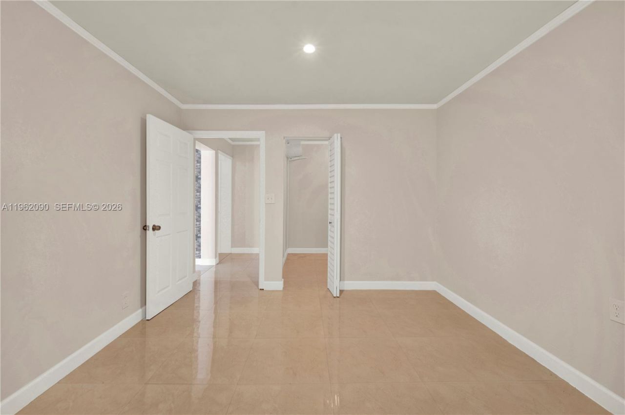 5901 SW 45th St, Unit 1, Miami, FL 33155 Photo