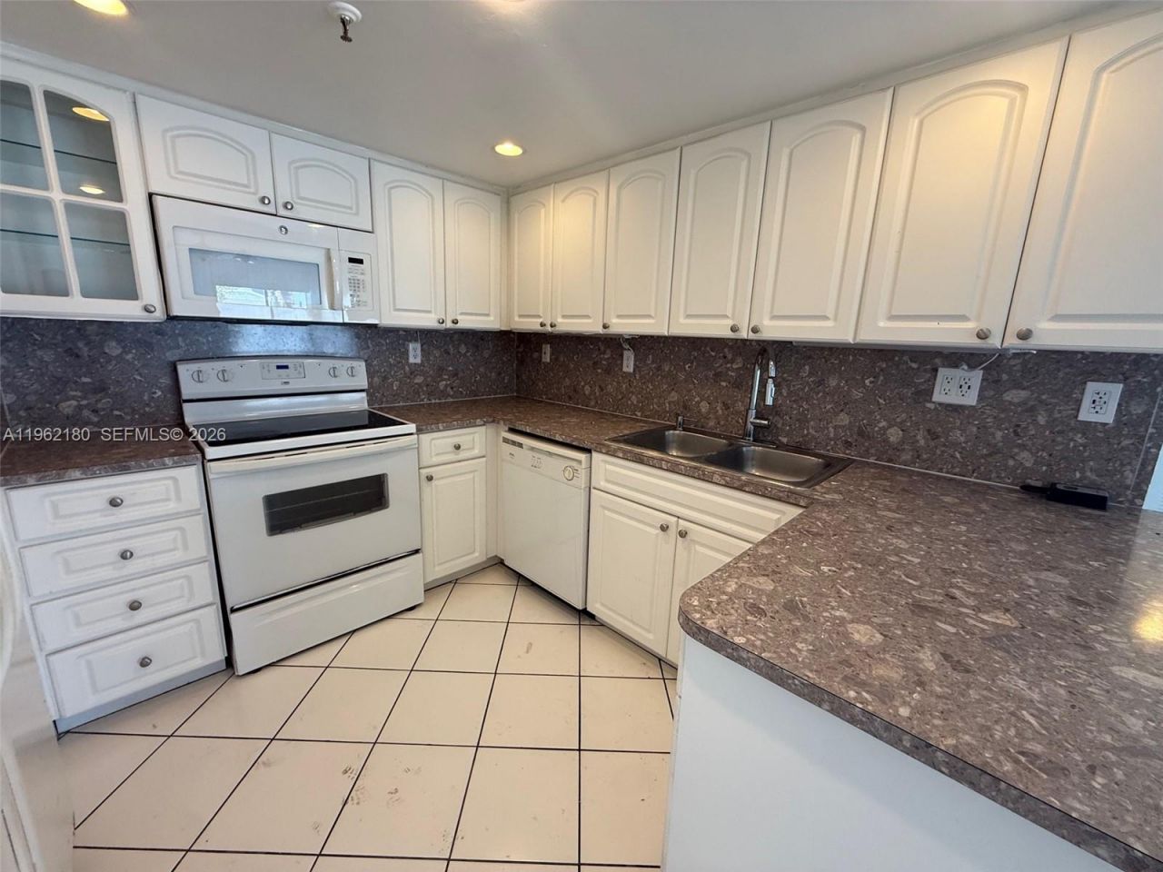 7832 Collins Ave, Unit 207, Miami Beach, FL 33141 Photo