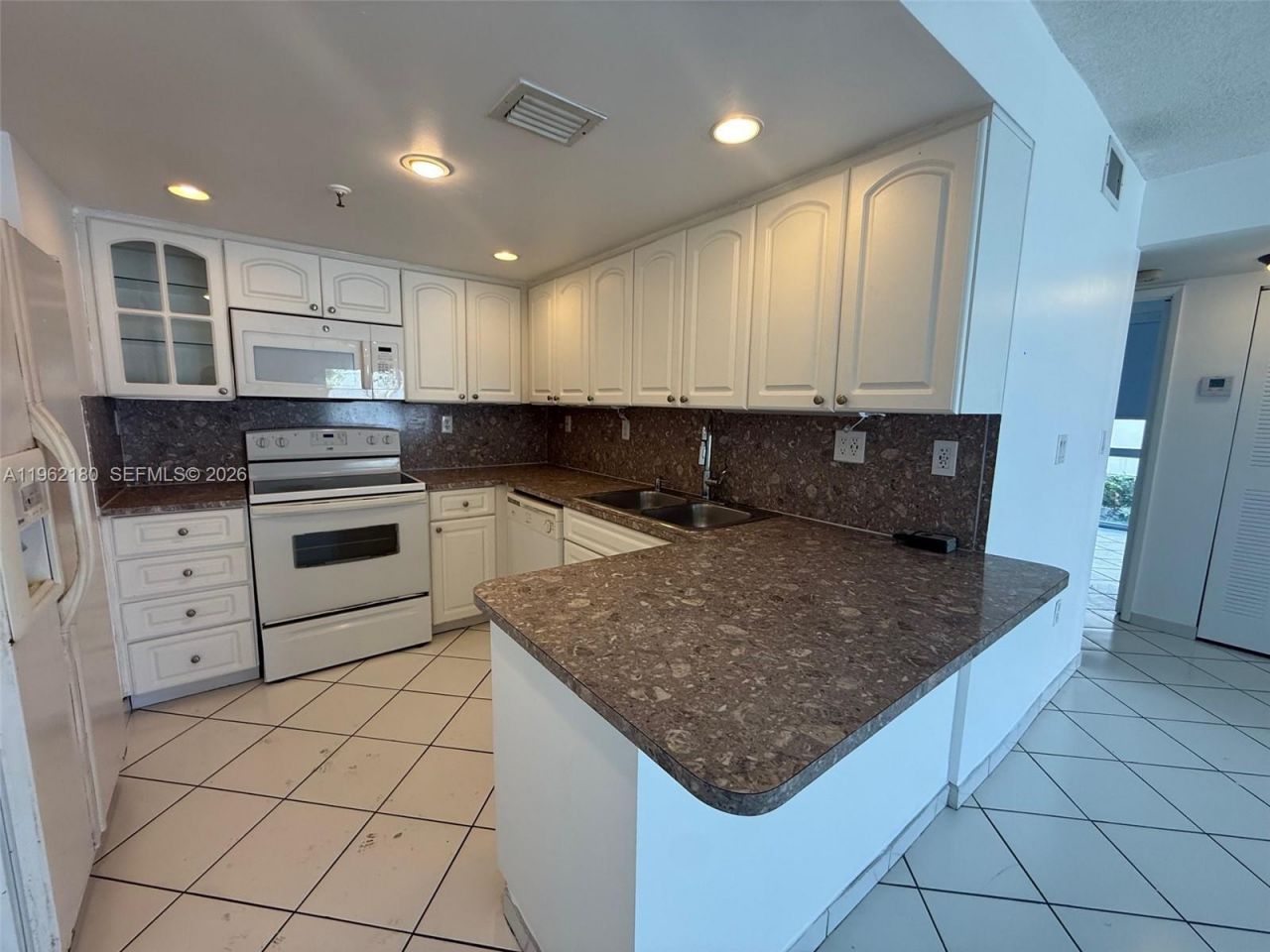 7832 Collins Ave, Unit 207, Miami Beach, FL 33141 Photo