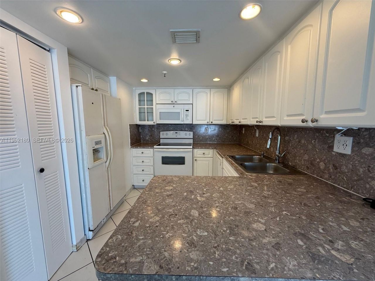 7832 Collins Ave, Unit 207, Miami Beach, FL 33141 Photo