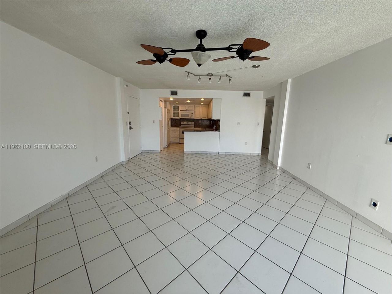 7832 Collins Ave, Unit 207, Miami Beach, FL 33141 Photo