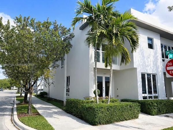 10565 NW 64th Way, Doral, FL 33178