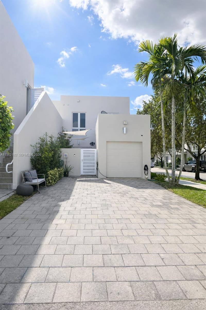 10565 NW 64th Way, Doral, FL 33178 Photo