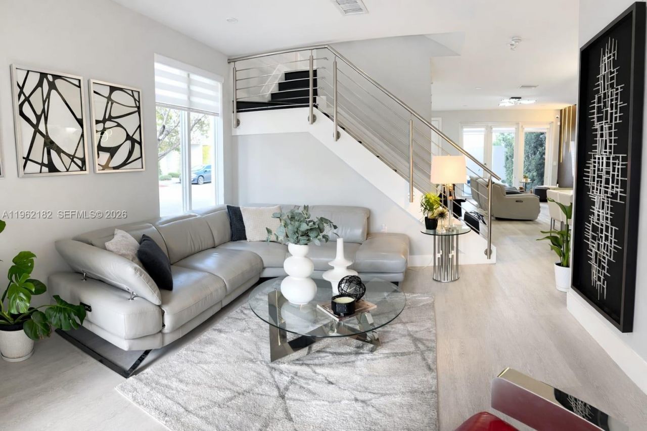 10565 NW 64th Way, Doral, FL 33178 Photo