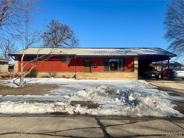 604 Maple Street , Sikeston, MO 63801