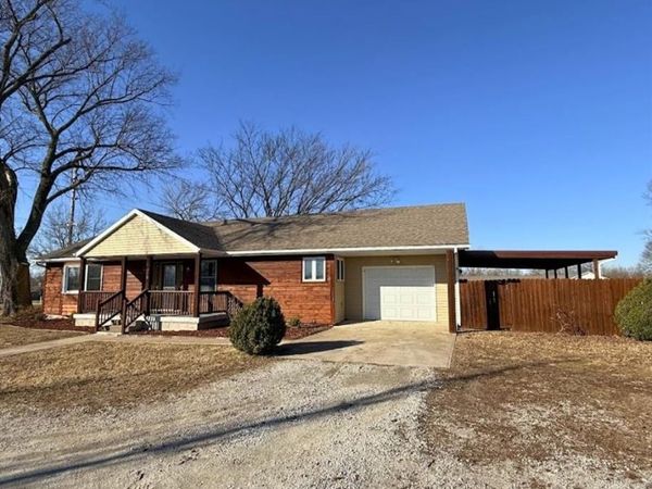 715 E Highland Avenue, Nevada, MO 64772