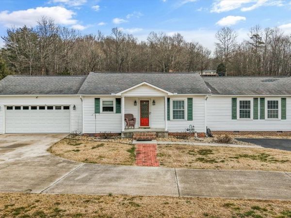 812 New Clear Branch Rd, Rocky Top, TN 37769