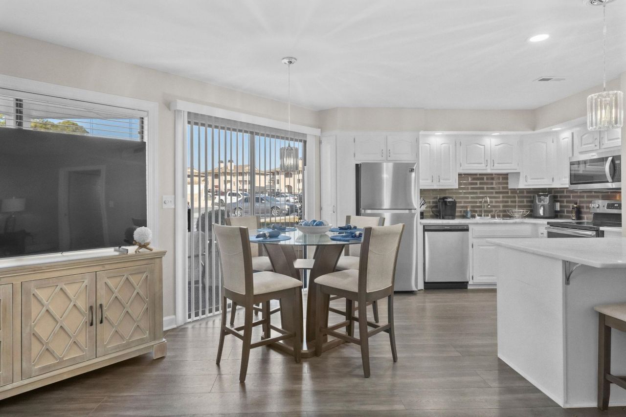 4214 Pinehurst Circle Photo 10