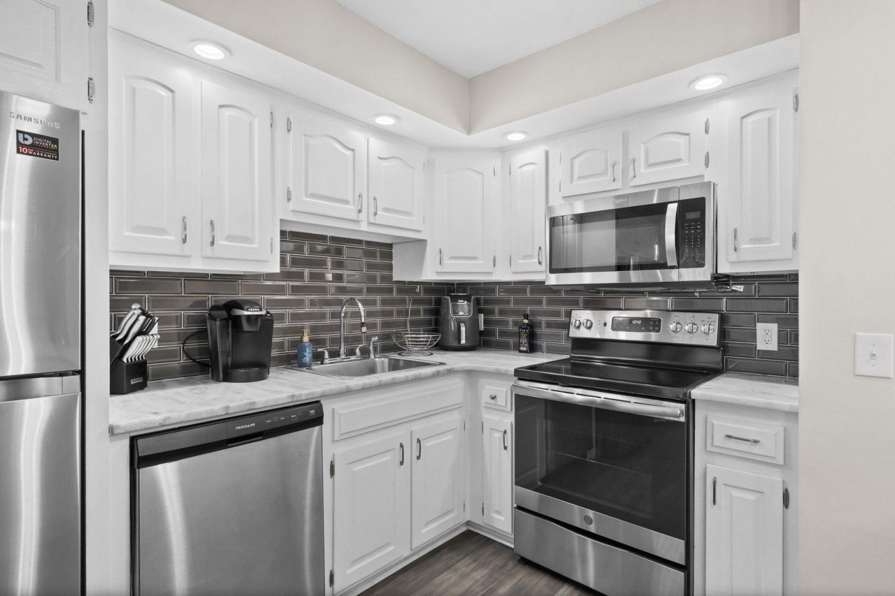 4214 Pinehurst Circle Photo 15