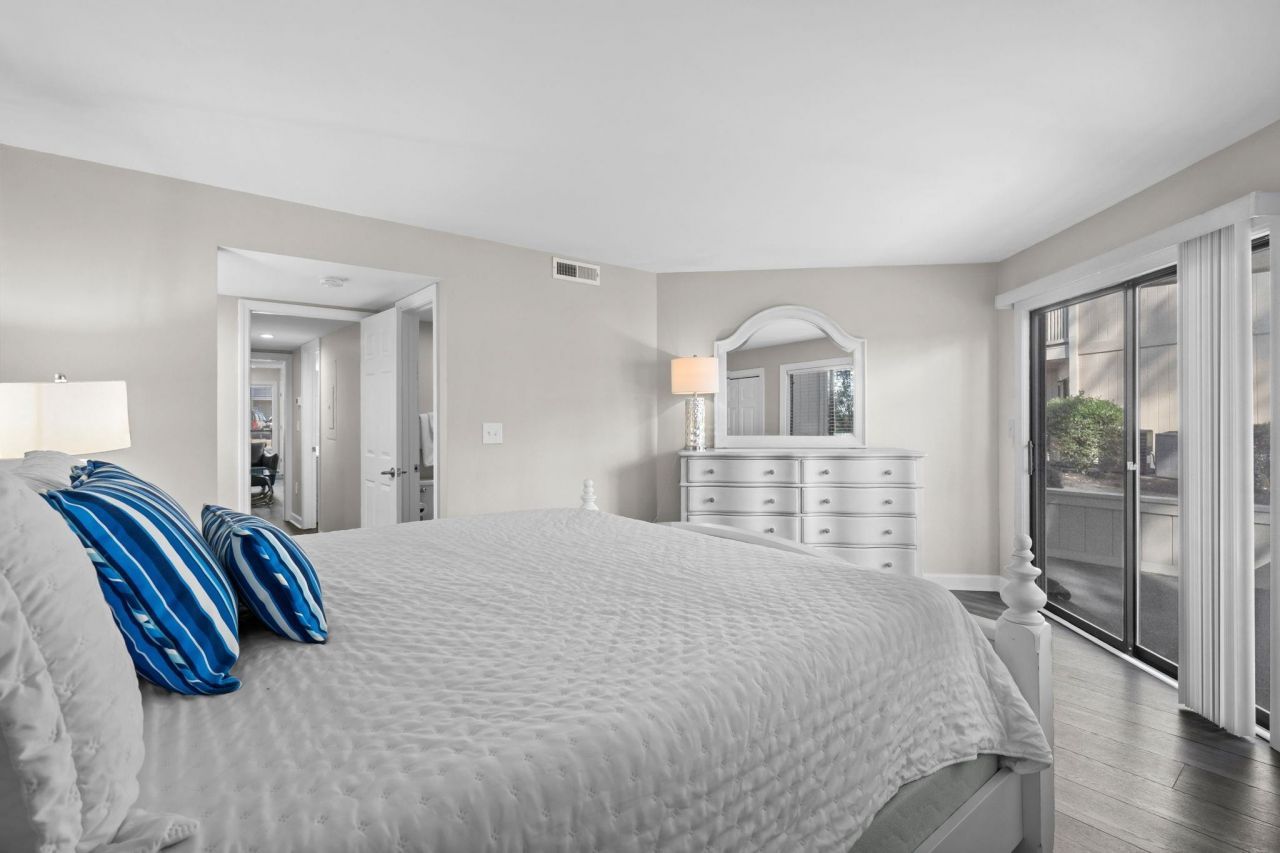 4214 Pinehurst Circle Photo 18