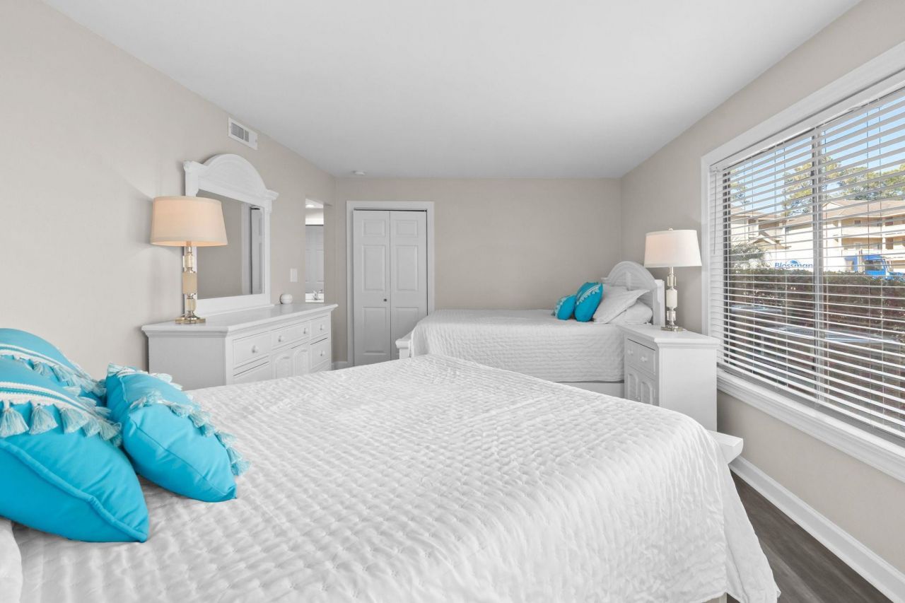 4214 Pinehurst Circle Photo 23