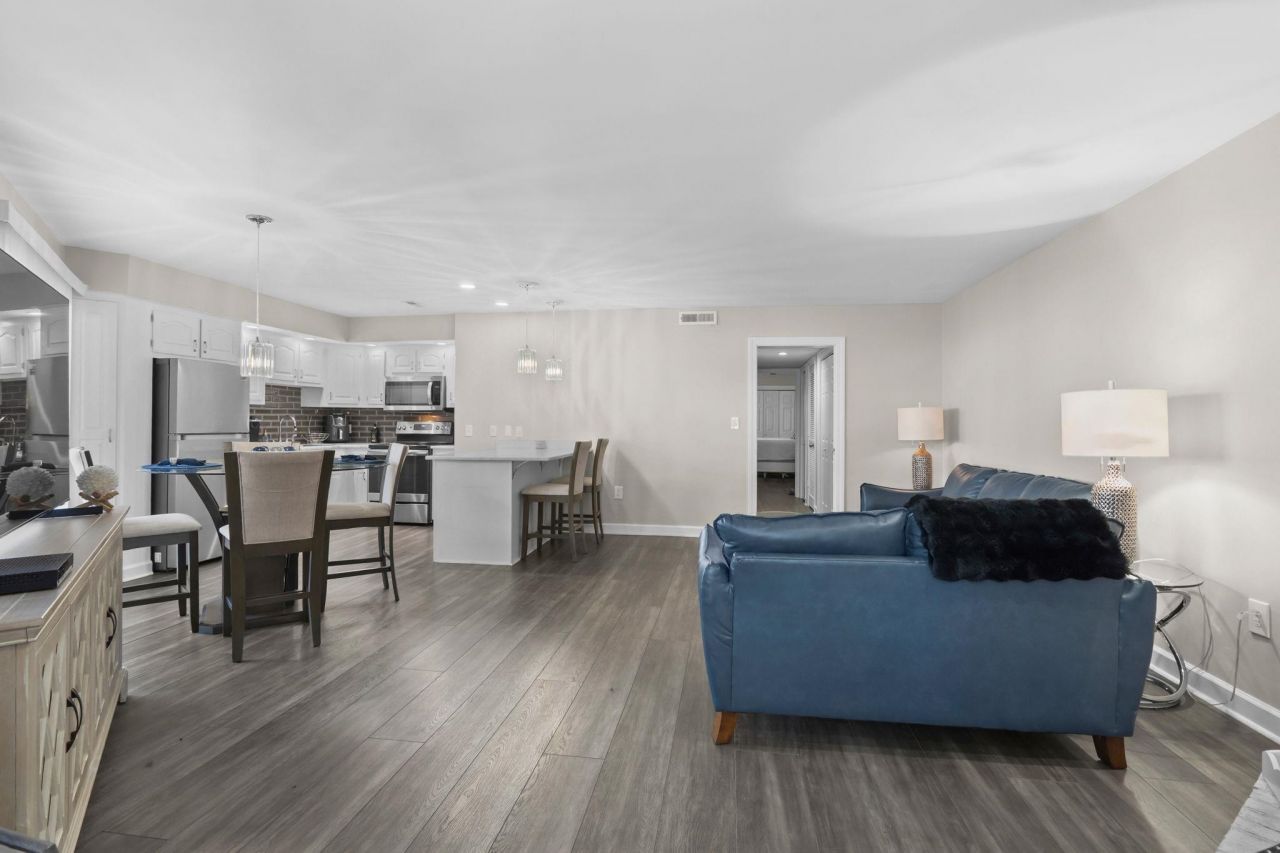 4214 Pinehurst Circle Photo 5