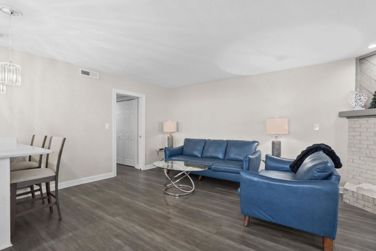 4214 Pinehurst Circle Photo 6