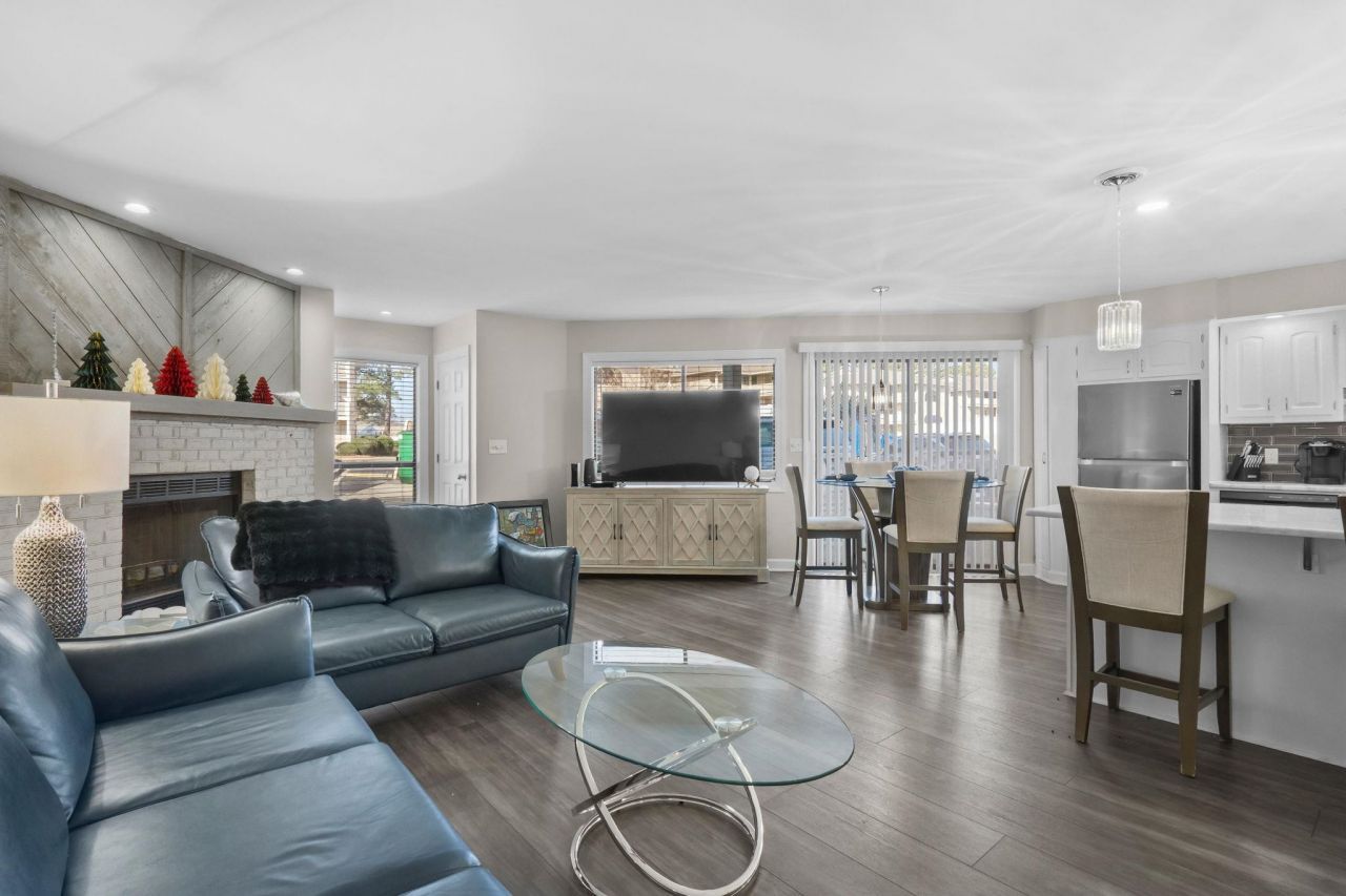 4214 Pinehurst Circle Photo 7