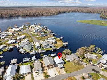 170 MOONLITE Drive, Welaka, FL 32193