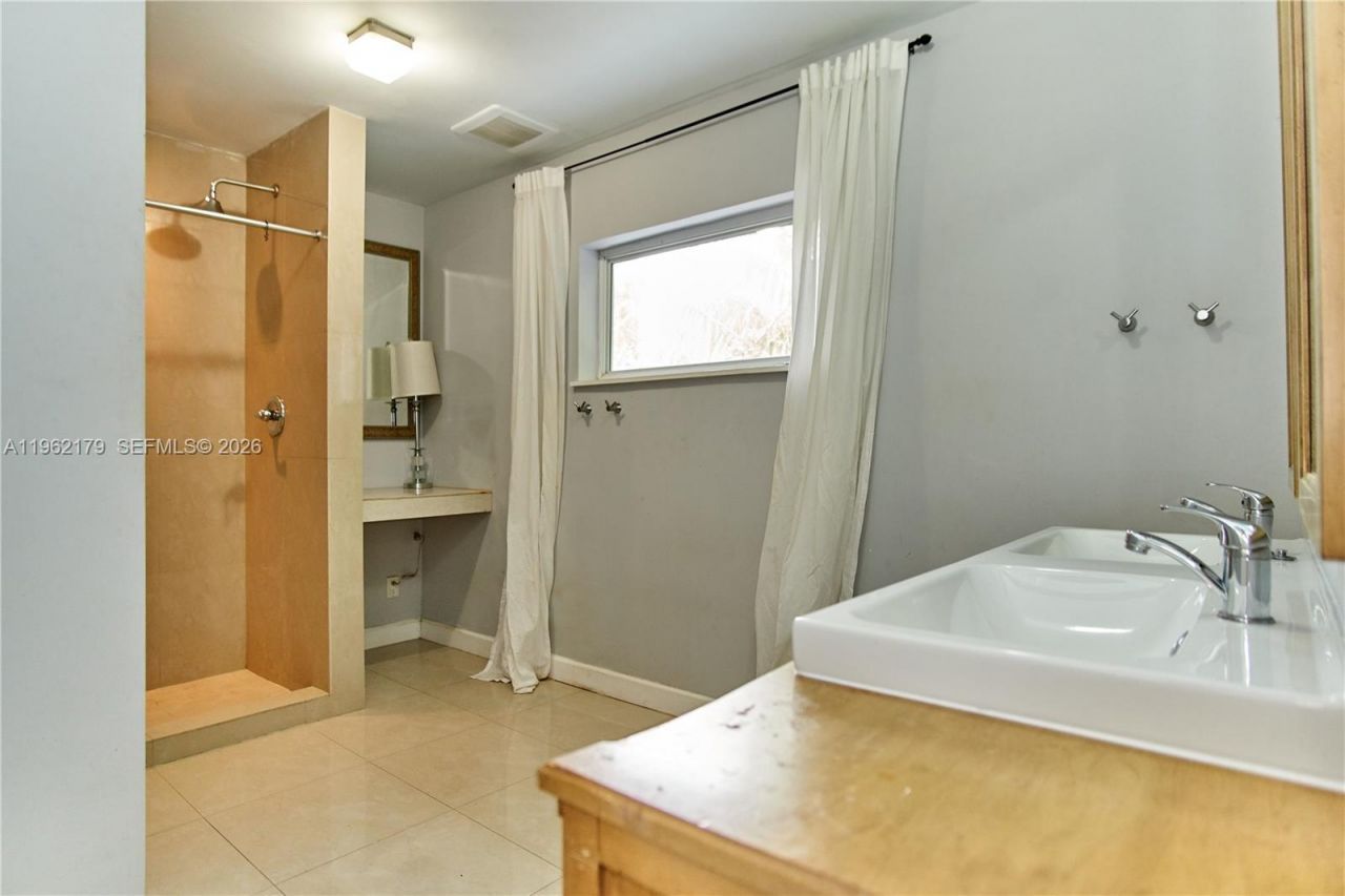 25 NE 12th St, Fort Lauderdale, FL 33304 Photo