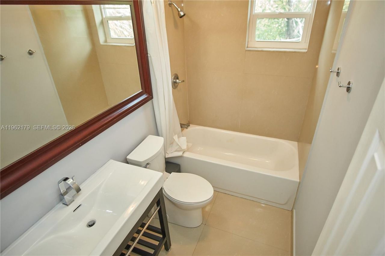 25 NE 12th St, Fort Lauderdale, FL 33304 Photo