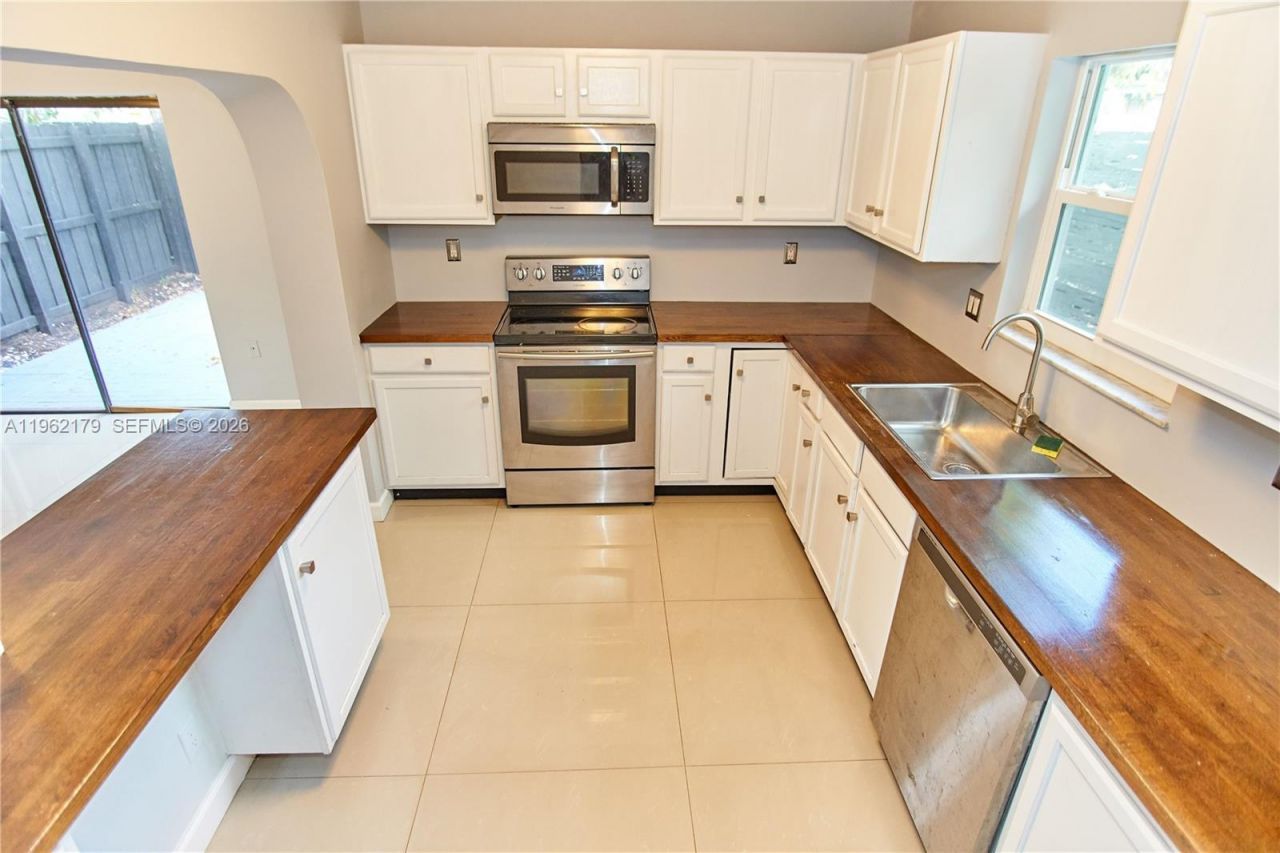 25 NE 12th St, Fort Lauderdale, FL 33304 Photo