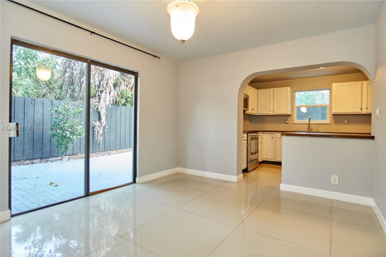 25 NE 12th St, Fort Lauderdale, FL 33304 Photo