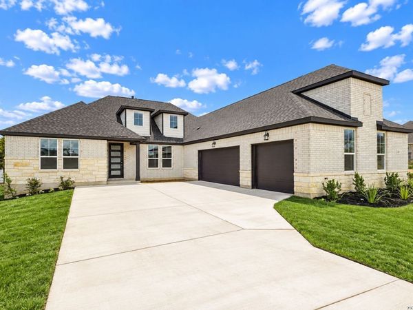 254 Poe Parkway, Castroville, TX 78009