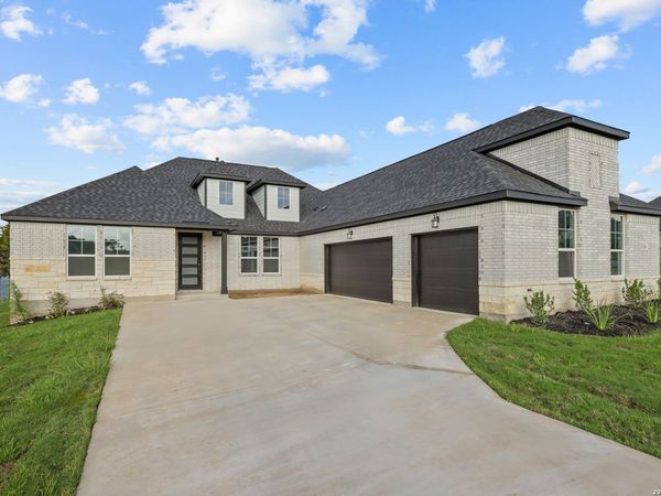 254 Poe Parkway, Castroville, TX 78009