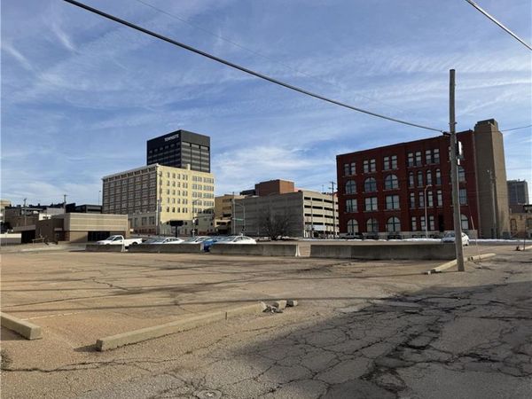 204 SW 5th Street, Topeka, KS 66603