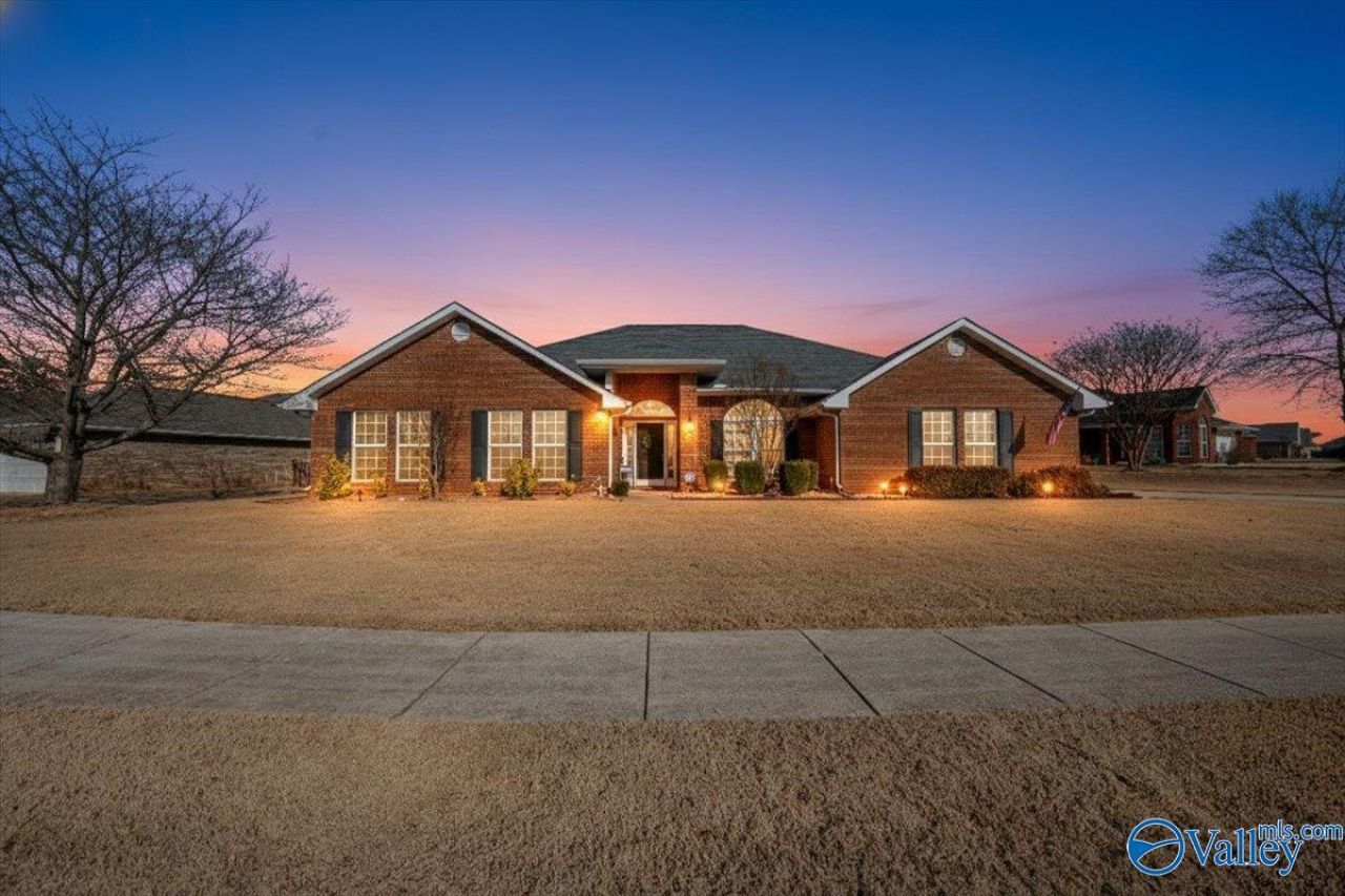 188 Bremerton Drive Sw, Huntsville, AL 35824 Main Photo