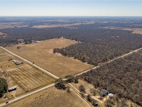 1387 County Road 304, Floresville, TX 78114