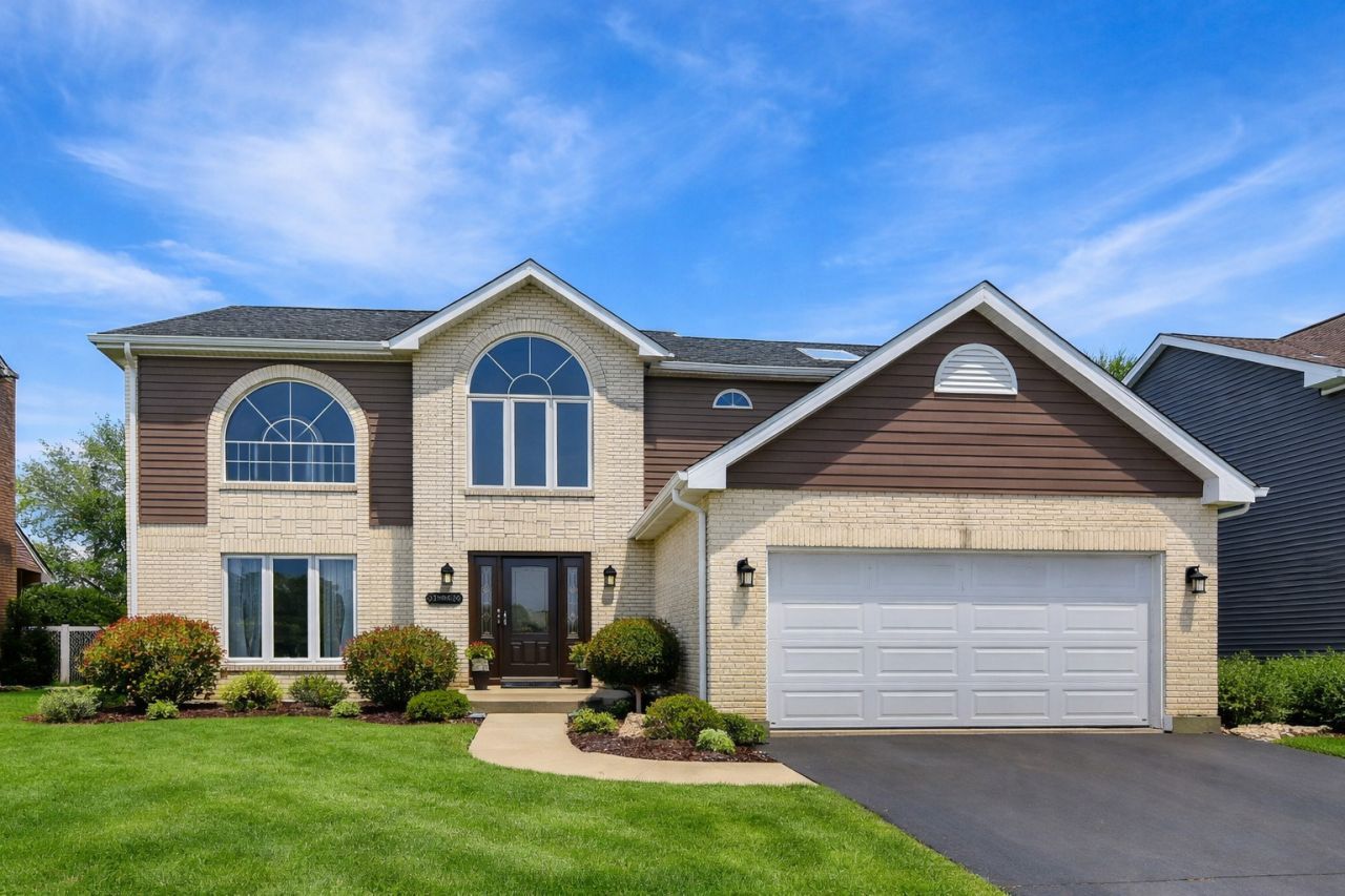 27w439 Chartwell Drive, Winfield, IL 60190 Main Photo