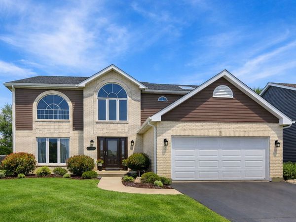 27W439 Chartwell Drive, Winfield, IL 60190