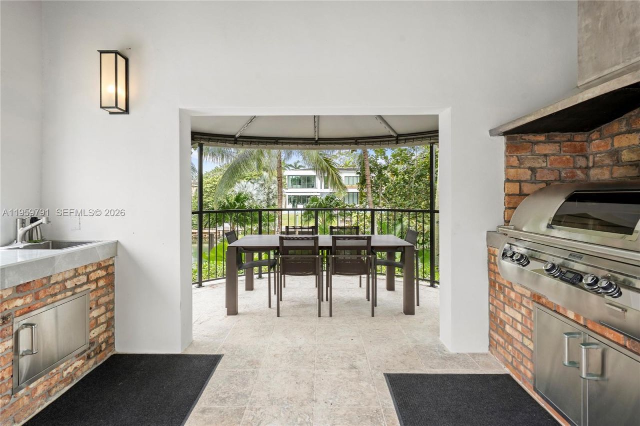 555 Arvida Pkwy, Coral Gables, FL 33156 Photo