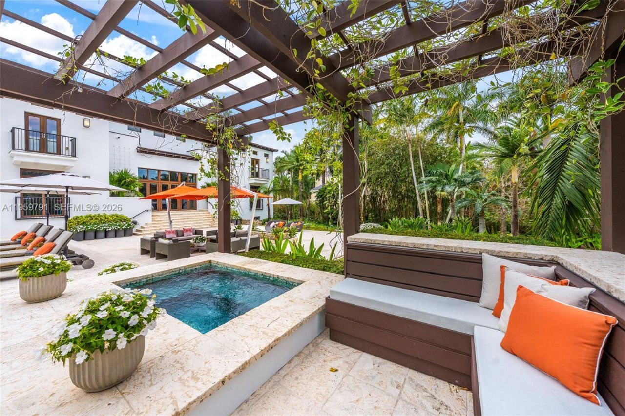 555 Arvida Pkwy, Coral Gables, FL 33156 Photo