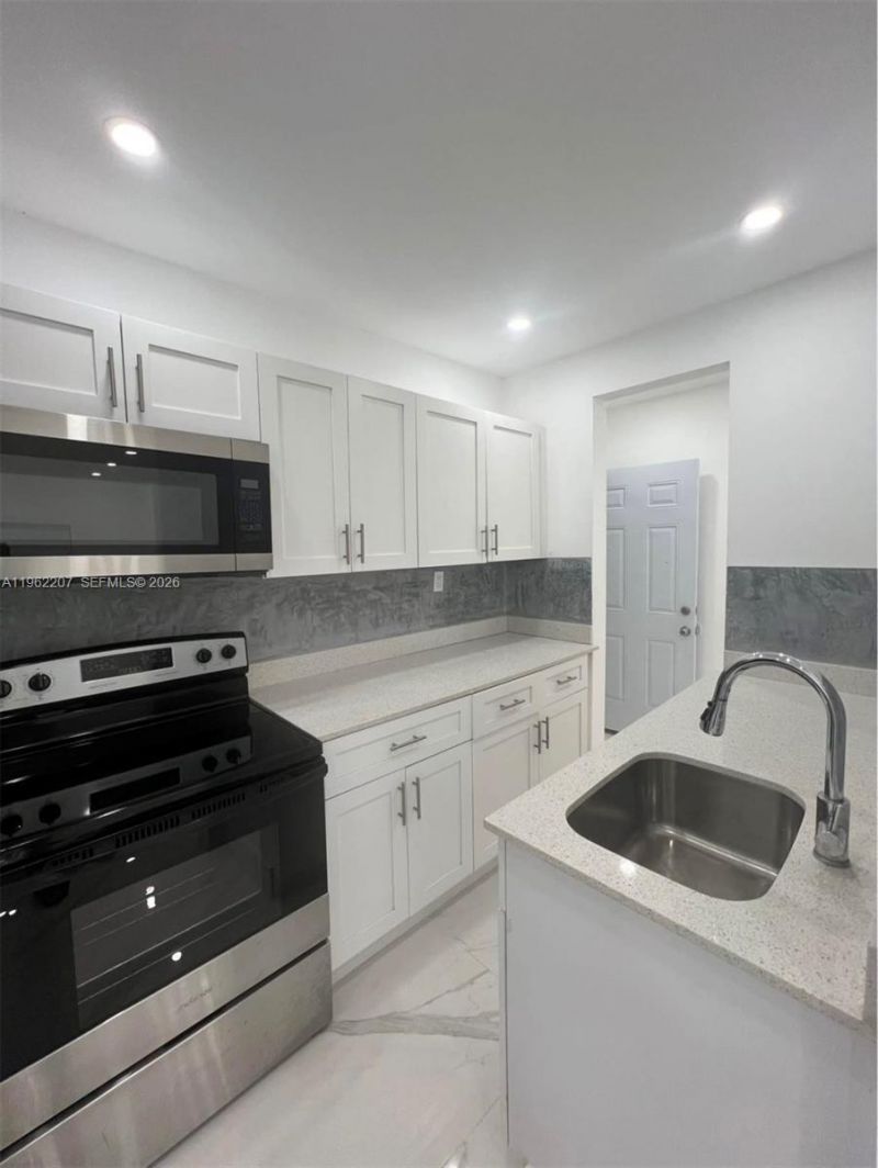 1015 S 17th Ave , Unit 8, Hollywood, FL 33020 Photo