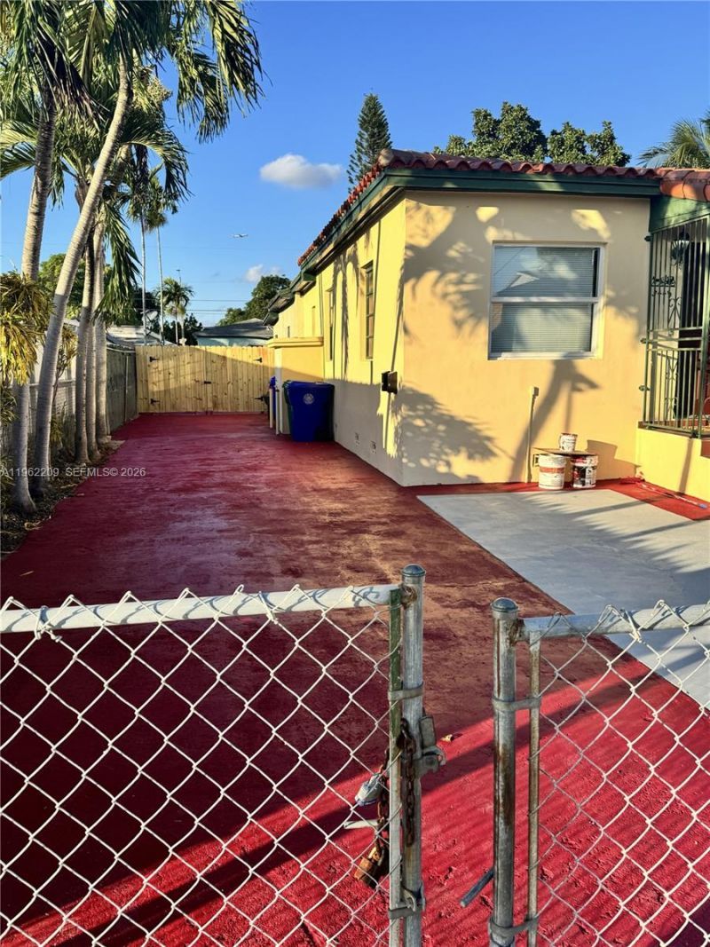 3445 NW 2nd St, Miami, FL 33125 Photo